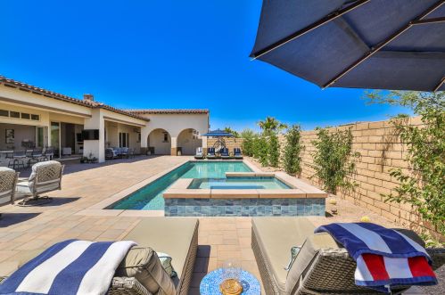 54885 Madagascar Way, La Quinta CA  92253-8077 exterior