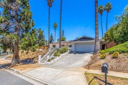 237 Eucalyptus Dr, Redlands CA  92373-7122 exterior