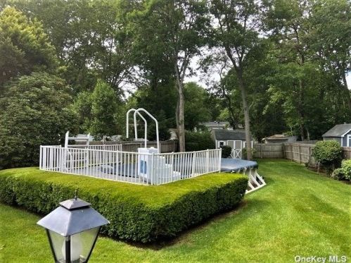 319 Peconic St, Hauppauge, NY 11779-6810