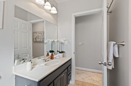 2624 77th Ave, Oakland CA  94605-2814 exterior