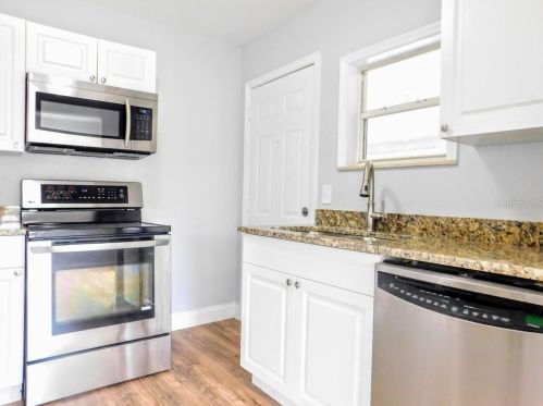 205 1st St, West Frost Proof, FL 33843-2005