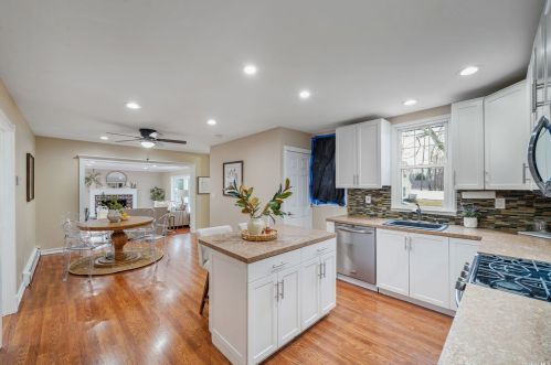 428 Oak Neck Rd, West Islip NY  11795-3614 exterior