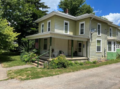 367 Market St, Sugar Grove Lake, OH 44833-1923