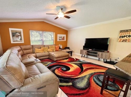 2937 179 Ave, Hollywood FL 33029-1602 exterior