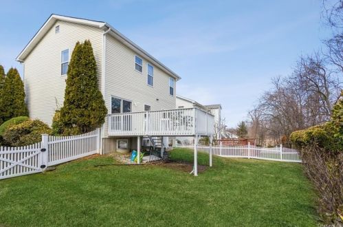 65 Greenvale Cir, White Plains NY  10607-1601 exterior