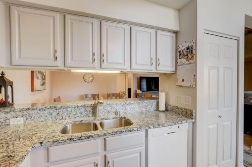 8993 Woodbridge Dr, Greendale WI  53129-1084 exterior