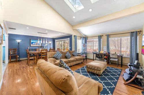 20 Stratford Rd, White Plains NY  10603-2827 exterior