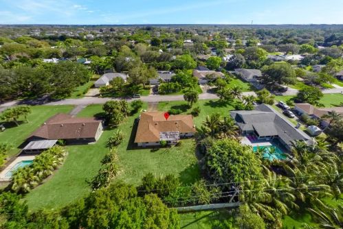 545 11 Ave, Vero Beach FL 32960-3707 exterior