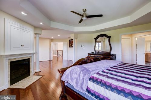 20405 Crimson Pl, Leesburg VA 20175-6362 exterior