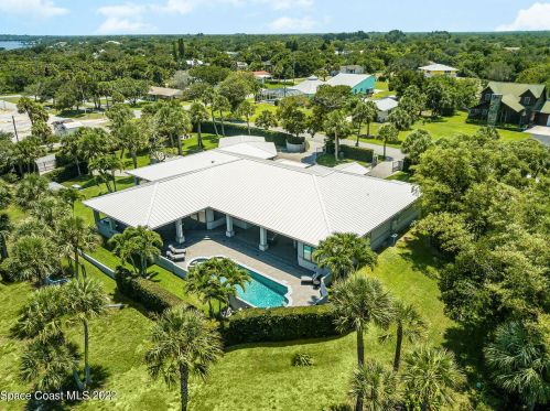 9205 Tucker St, Sebastian, FL 32976-2982