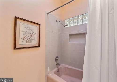 30 Greenfield Ave, Trenton NJ  08648-3828 exterior