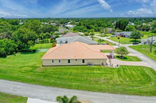 160 Saratoga Ave, Fort Pierce FL  34953-5974 exterior