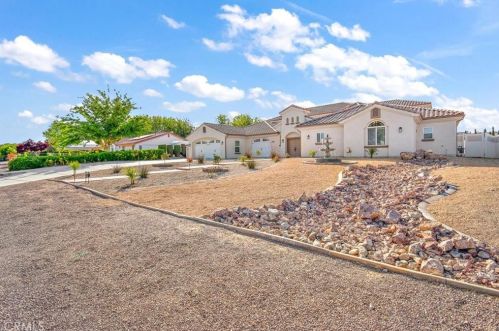 14086 Branding Iron Dr, Helendale, CA 92342-7736