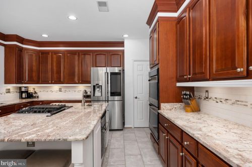 7226 Lyndam Hill Cir, Lorton VA  22079-4509 exterior