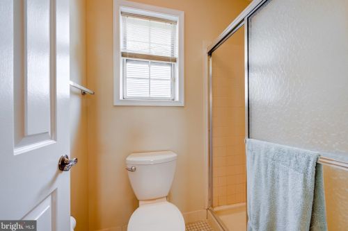 12 Meadowwood Ct, Columbus NJ  08022-1026 exterior