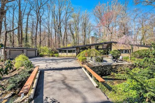 160 Hillair Cir, White Plains, NY 10605-4506