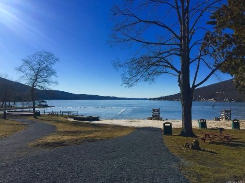 40 Indian Trl, Greenwood Lake, NY 10925-4243