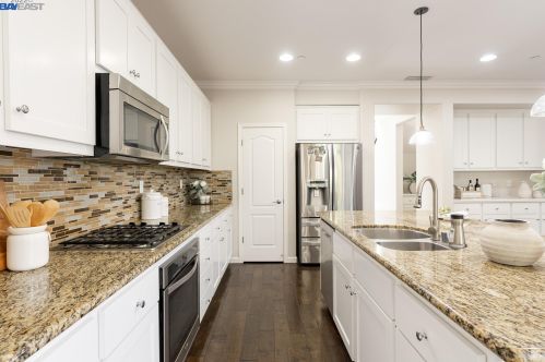 3551 Pinot Noir Ct, Pleasanton CA  94568-2556 exterior