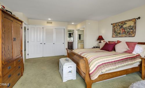 2231 Victoria Ave, Oxnard CA  93035-2930 exterior