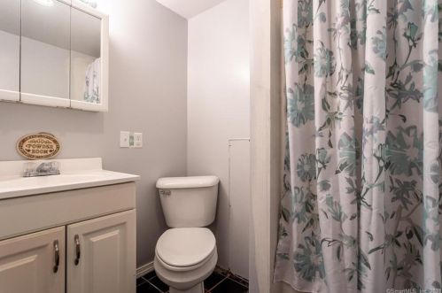 371 Fox Rd, Putnam CT  06260-2732 exterior