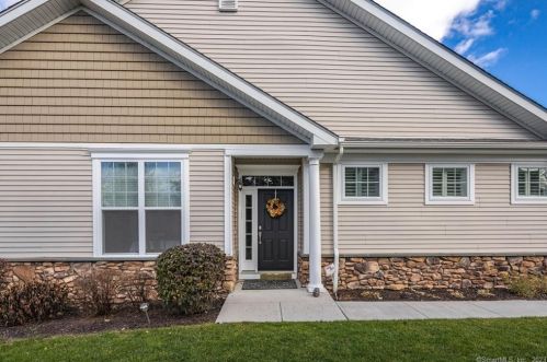 10 Wildwood Cir, Bethel, CT 06801-1878