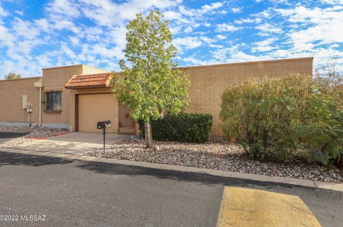 8440 Hazeltine Ln, Tucson, AZ 85710-7161