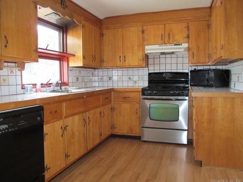 1035 Shippan Ave, Stamford CT  06902-7419 exterior