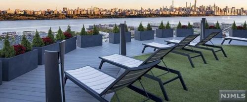 320 Adolphus Ave, Cliffside Park NJ  07010-2704 exterior