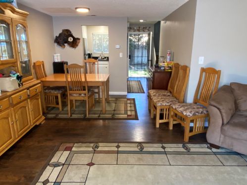 42 Meadowbrook Ave, West Pittsburg CA  94565-5552 exterior