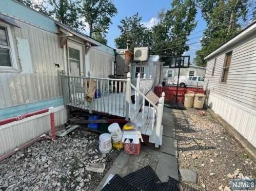 8 3rd St, Moonachie NJ  07074-1840 exterior