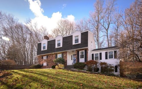 13 Kellogg St, Bethel, CT 06801-1617