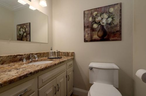 258 Shore Dr, Salem NH  03079-1694 exterior