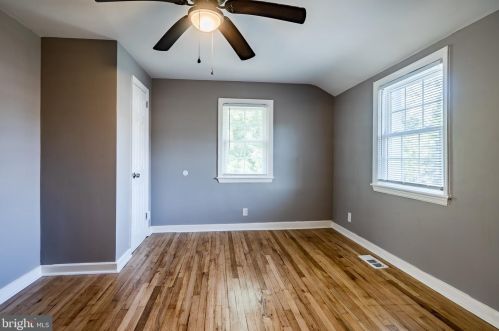 156 Riverview Dr, New Castle DE  19720-2732 exterior