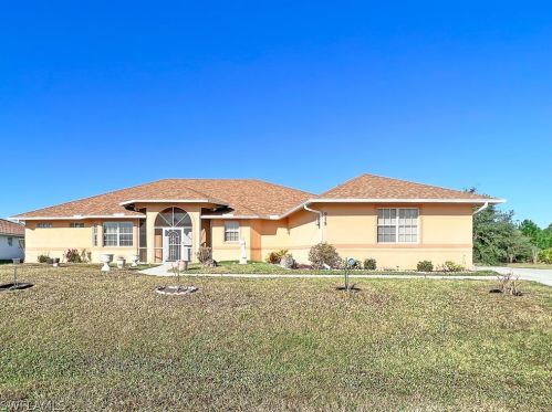 915 Highland Ave, Lehigh Acres, FL 33972-3015
