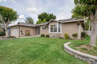 4055 Alvarado St, Pleasanton, CA 94566-5601