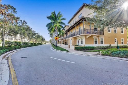 460 147 Ave, Hollywood FL 33027-6104 exterior