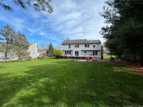 59 Tavern Cir, Middletown CT 06457-1563 exterior