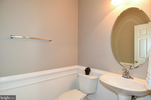 6022 Slippery Rock Rd, Haymarket VA  20169-3312 exterior