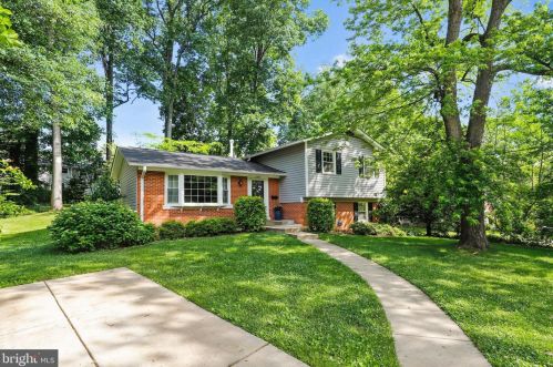 6204 Bardu Ave, Springfield, VA 22152-1901