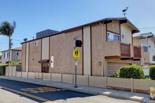 1746 Haynes Ln, Redondo Beach, CA 90278-4721