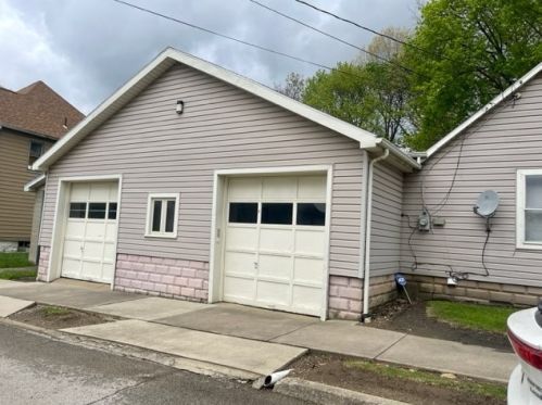 133 Laurel Ave, New Castle, PA 16101-2368