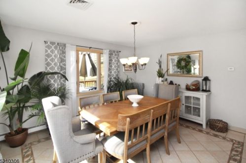 46 Summerfield Rd, Belvidere NJ  07823-2712 exterior