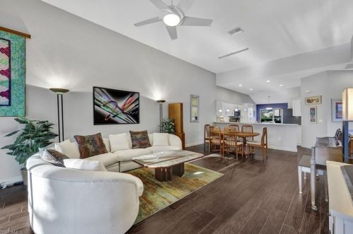 5893 Northridge Dr, Naples FL  34110-2376 exterior