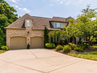 14 Creswell Ct, Greensboro NC  27407-7894 exterior
