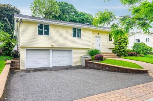 19 Delaware Ave, Muttontown, NY 11753-1420