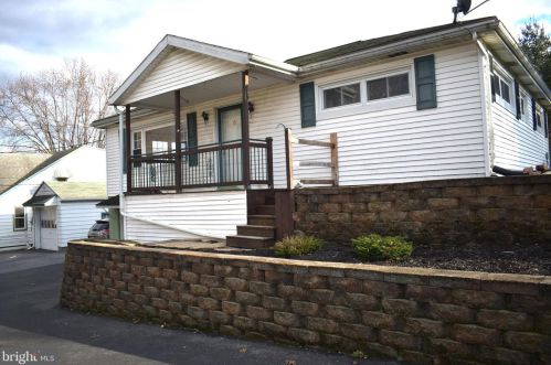 941 State St, Ephrata, PA 17522-9248
