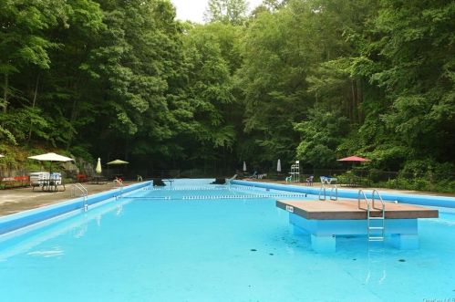 56 Floradan Rd, Tompkins Corners NY  10579-3032 exterior