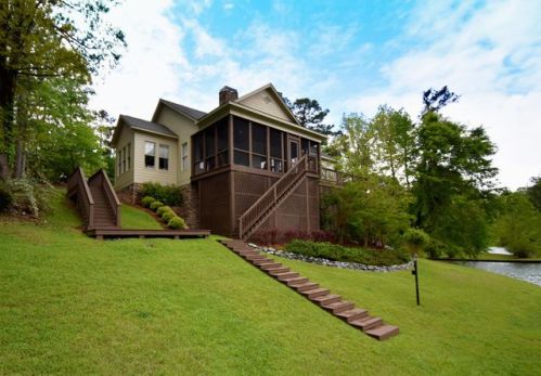 107 Maple Dr, Nixburg, AL 36026-2745