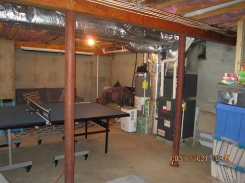 48 Jones Rd, Wallingford CT  06492-4325 exterior