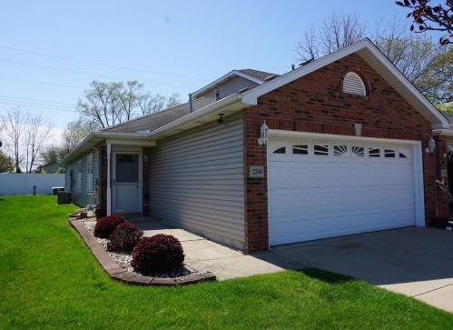 2240 Sandcastle Dr, Dyer, IN 46311-1828